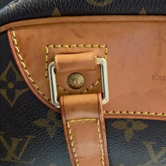 Louis Vuitton Excursion Bag - Picture 9 of 16